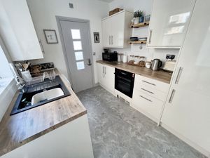 Kitchen- click for photo gallery